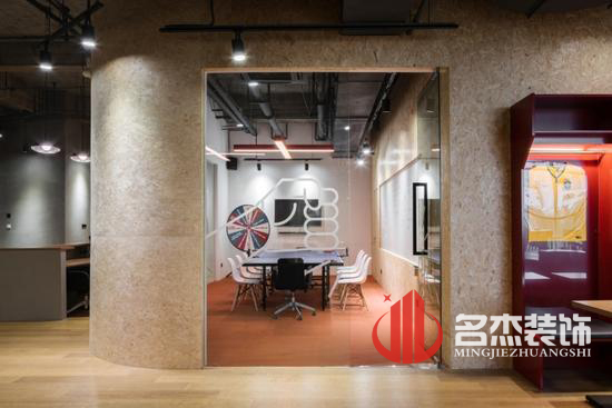 辦公室工業(yè)風設計.jpg 辦公室工業(yè)風設計.jpg