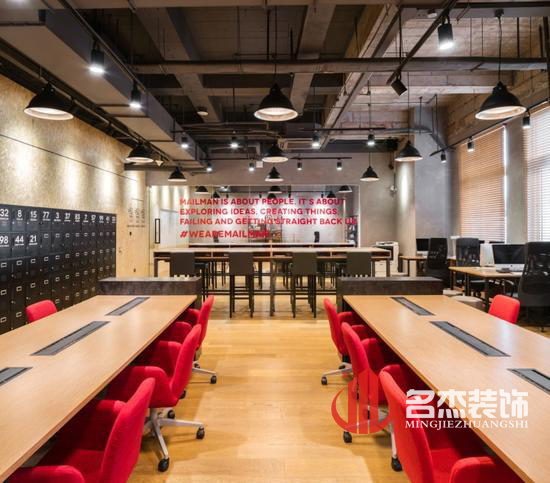 辦公室工業(yè)風裝修.jpg 辦公室工業(yè)風裝修.jpg
