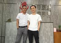 設計師設計出來的東西很專業，很時尚！