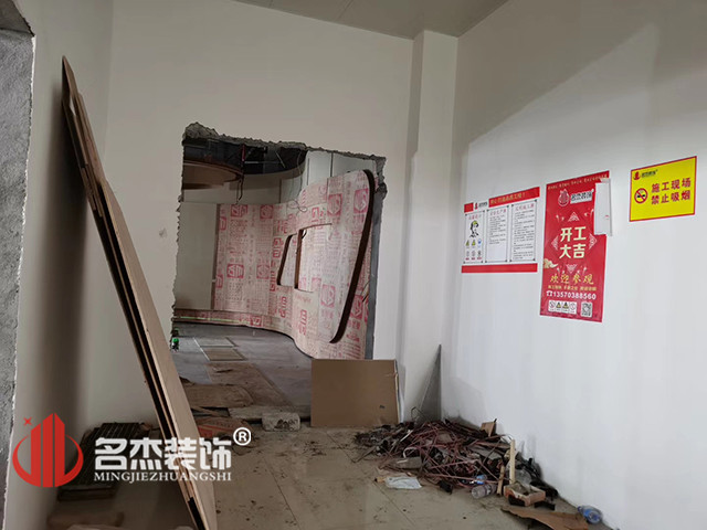 施工現場下的900平米辦公室裝修